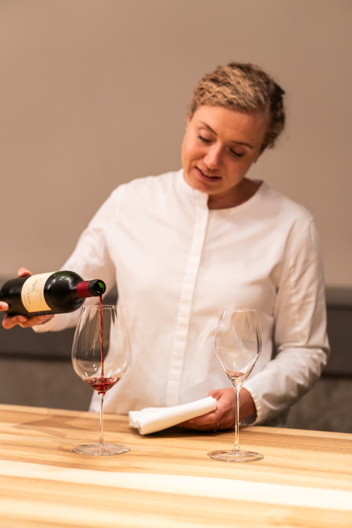Sommelière Sabrina Schmidt begleitet durch die Matinée du Vin.