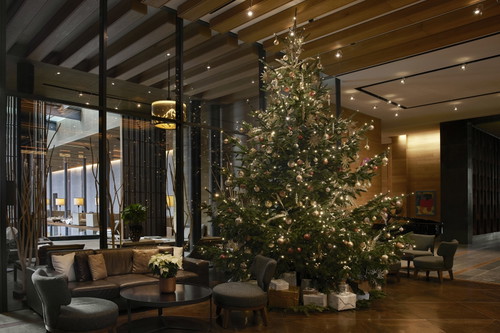 Im Fünf-Sterne-Hotel herrscht feierliche Stimmung.