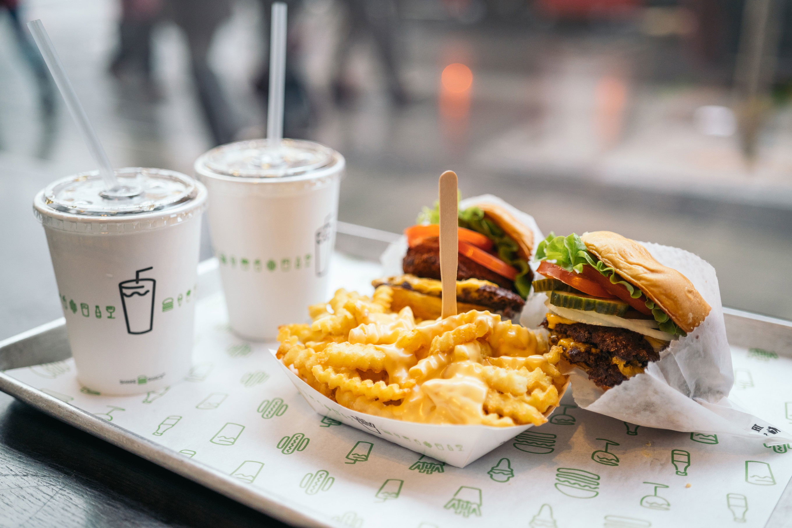 Let them eat cheeseburgers: Delta to serve Shake Shack in First Class ...