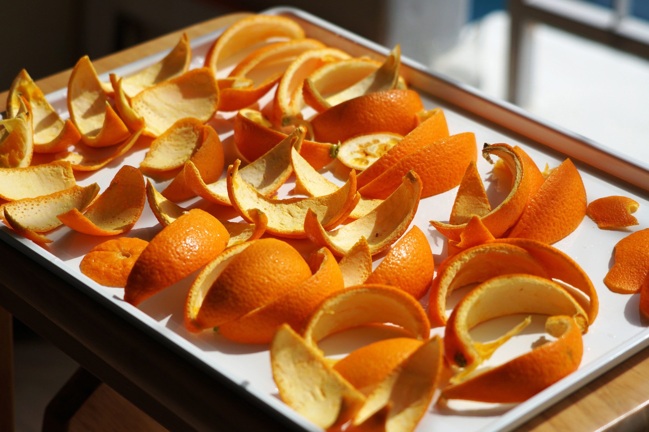 Darum sollten Sie Orangenschalen wiederverwenden, anstatt sie ...
