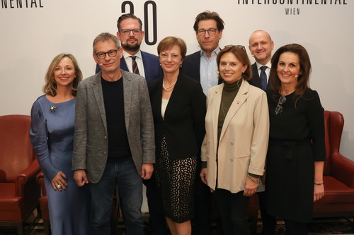 V. l. n. r.: Daniela Enzi, Oliver Fritz, Christoph Schwarz, Brigitte Trattner, Matthias Winkler, Susanne Kraus-Winkler, Norbert Kettner und Sandra Neukart.