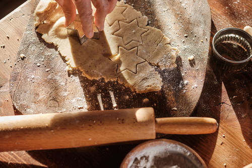 Der Teig der Brotklee-Kipferl kann auch ausgewallt und in Sternform ausgestochen werden.