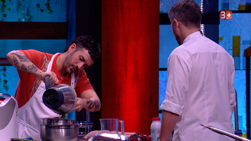 Schon in der zweiten Folge mussten die Kandidat:innen für Sven Wassmer kochen.