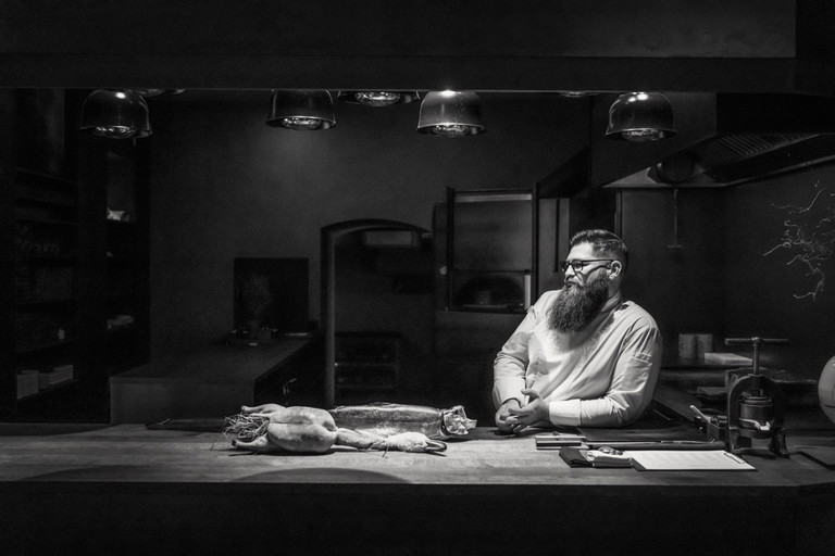 Chefkoch Stefan Doubek bezieht für sein gleichnamiges Fine-Dining-Restaurant in Wien Tiere nur im Ganzen, alle Teile werden verarbeitet.
