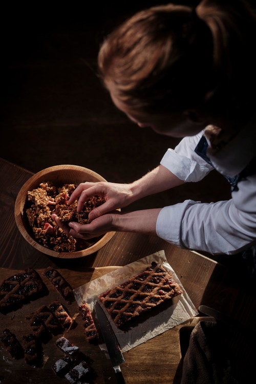 Schmeckt
nicht nur zur Weihnachtszeit: Moessmers Weihnachtsgranola mit Kürbiskernen und getrockneten Marillen. 