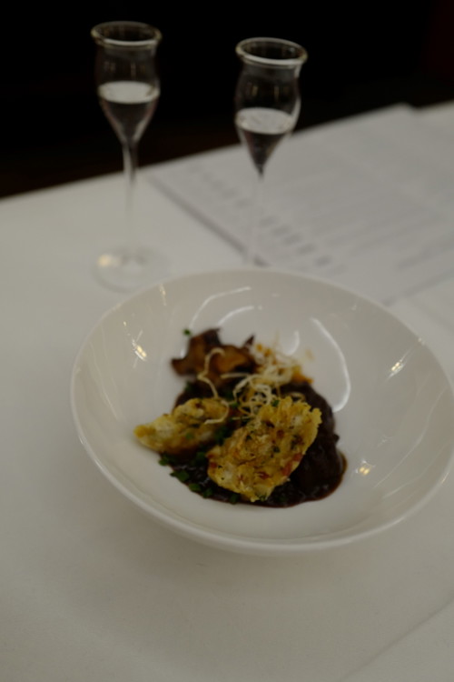 Waldhimbeere oder »Der Inntaler«? Herbstliches Doppel-Pairing zum Rehragout