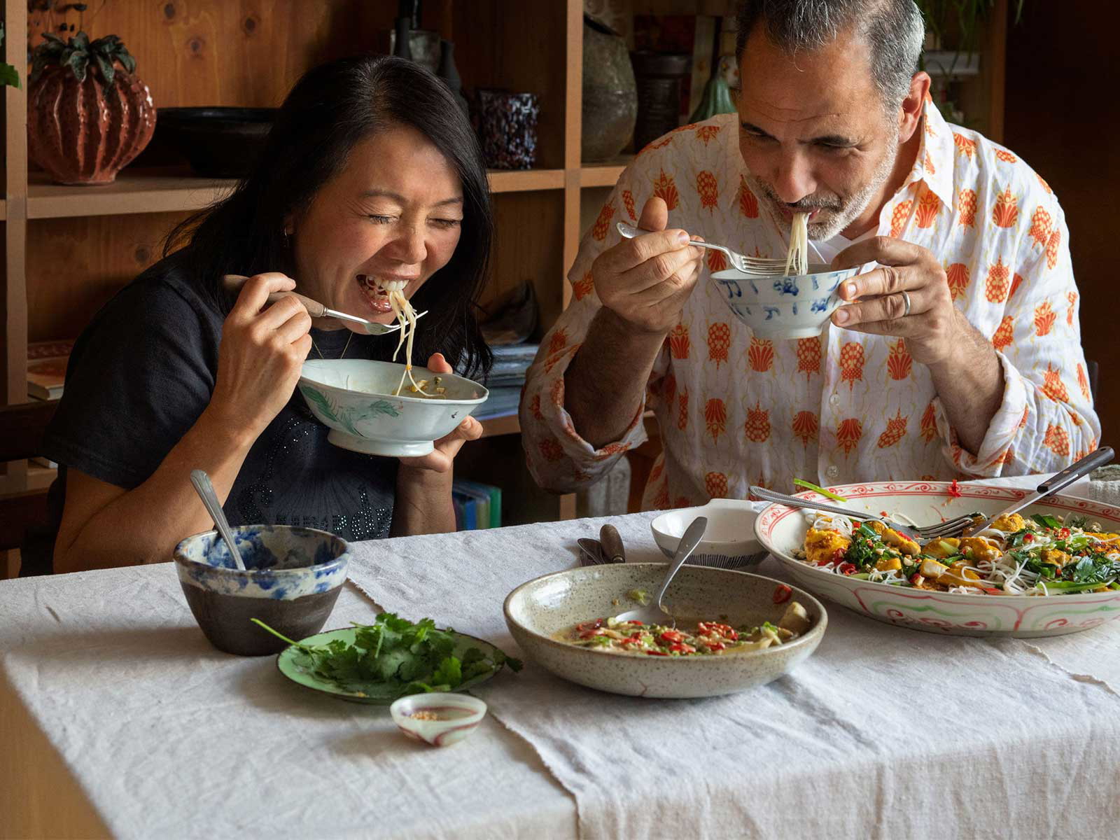 Helen Goh und Yotam Ottolenghi: Sein Buch »Ottolenghi Comfort« wird mit Gold prämiert. 