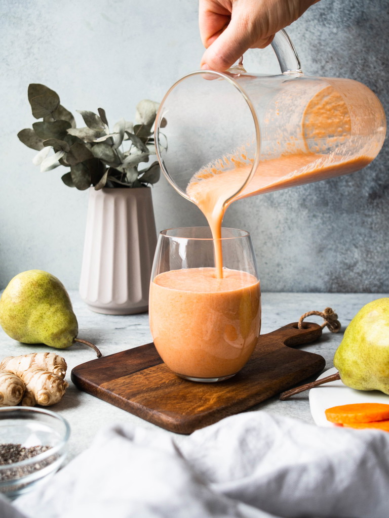 Lust auf etwas Neues? Ein Birnen-Ingwer-Karotten-Smoothie schmeckt an kalten Tagen besonders gut, warm oder kalt geniessen.