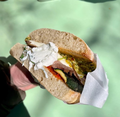 Das Brot für Hasan's Sandwiches wird täglich frisch gebacken.