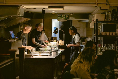 Im Restaurant »­Mangal II« werden klassischen Gerichte der ­türkischen Küche mit individuellen modernen Akzenten und  erstklassigen Produkten gekocht. 