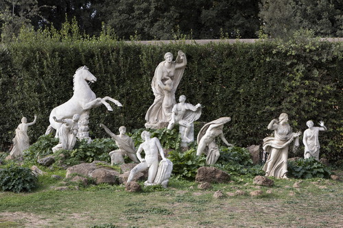 Statua, Giardini di Villa Medici