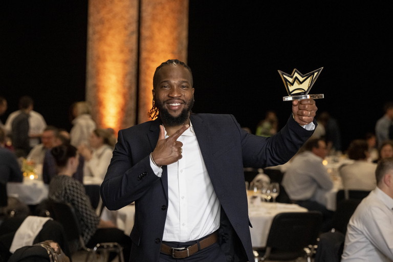 Der «Cheese Doctor» Babatunde Adewale der Schafmilchkäserei Koster.