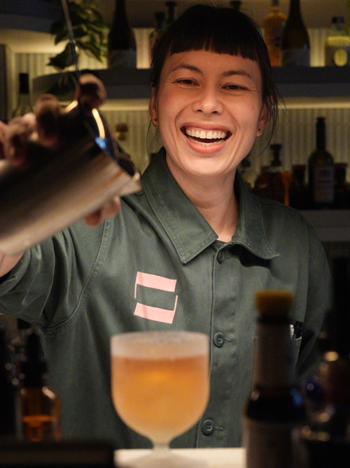 Chloé Merz wurde 2018 als »Rookie des Jahres« ausgezeichnet. 2025 gewann sie mit ihrem Team der »Collab Bar« den Award als »Barteam des Jahres«.