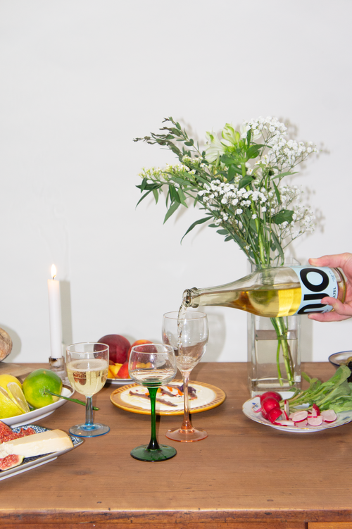«NINO Lily» ist trocken mit Fruchtaromen und würzigen Noten.