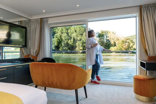 Von den Zimmern geniessen Gäste traumhafte Ausblicke auf die malerischen Flusslandschaften.