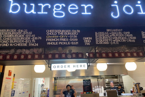 Eine große Auswahl gibt es bei  »Burger Joint« zu finden.