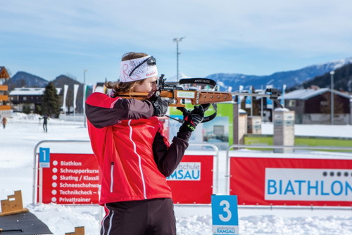 Trotz rasendem Puls ruhige Hand bewahren, so lautet das Erfolgsrezept beim Biathlon. In Ramsau am Dachstein kann man es ausprobieren.