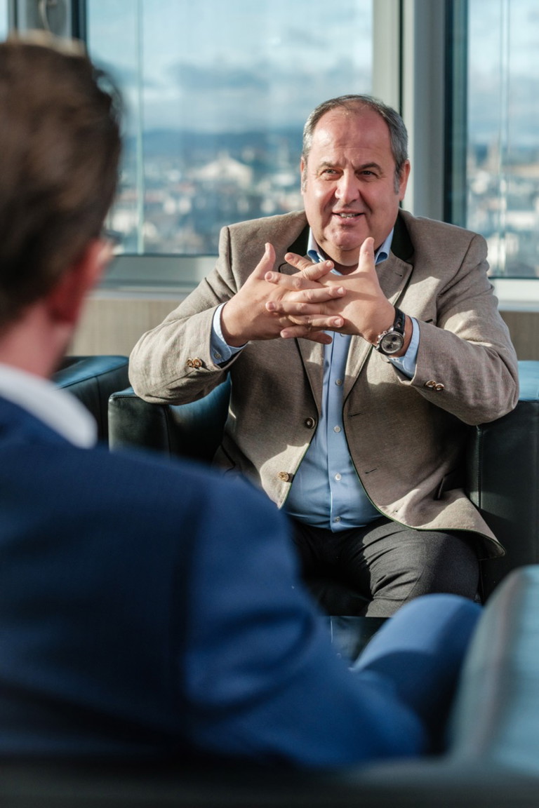 Der einstige Vizekanzler bittet in seinem Büro zum Interview. Seit 2011 ist Pröll Vorstandssprecher von Leipnik-Lundenburger.