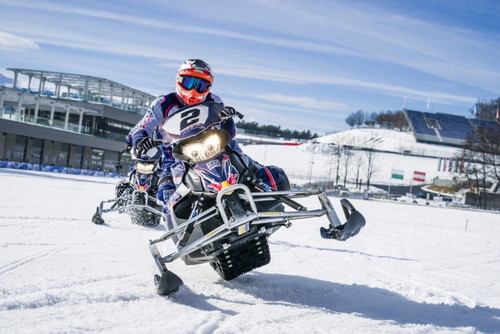Am Red Bull Ring am Spielberg  kann man Rennfahrern zuschauen. Oder selbst zu einem werden – macht mehr Spaß. »Spielzeug« gibt es dafür genug.