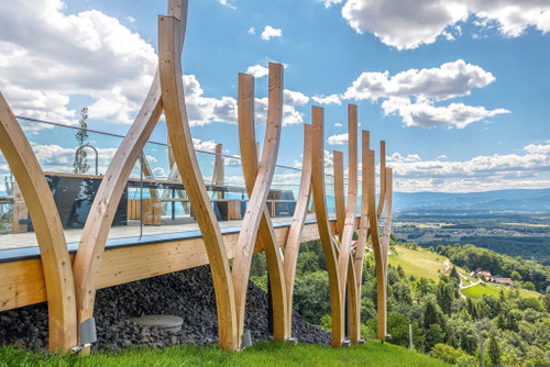 Höcher Runde mit Panoramasteg und Blick ins Sausal.
