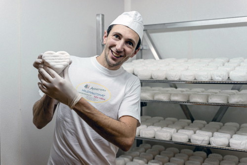 Käser Vinzenz Stern produziert seit 2009 Rohmilch-Camembert mit echtem steirischem Herzerl-Siegel.