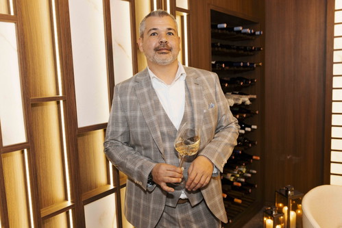 Sommelier, Winzer und Gastgeber Roland Müller.