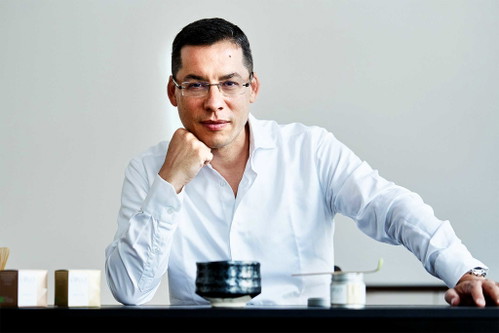 Thomas Grömer von Teepapst hat in Japan Teeologie studiert und weiß um die komplexen Nuancen
von Tee als Speisenbegleiter.