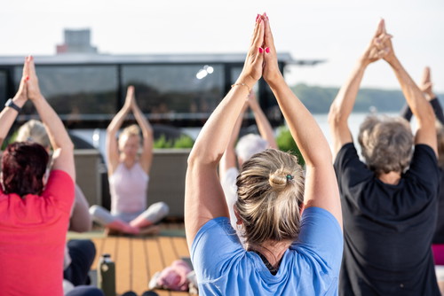 Yoga an Bord.