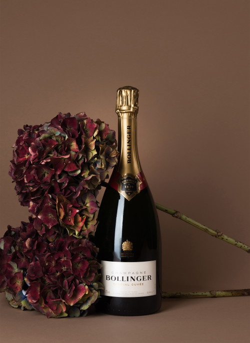 Als eines der letzten familiengeführten Champagnerhäuser setzt Bollinger auf eine außergewöhnlich lange Reifung, die den unverkennbaren Stil des Hauses prägt.