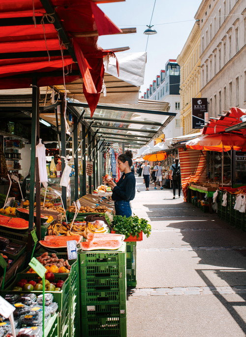 Der Brunnenmakt ist der beliebteste Markt Wiens. Auf ihm sind 40 Nationen vertreten – auch kulinarisch.
