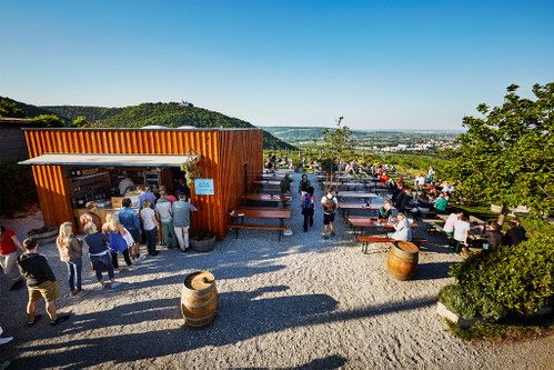 Geduld ist gefragt an sonnigen Tagen beim Wieninger am Nussberg.
