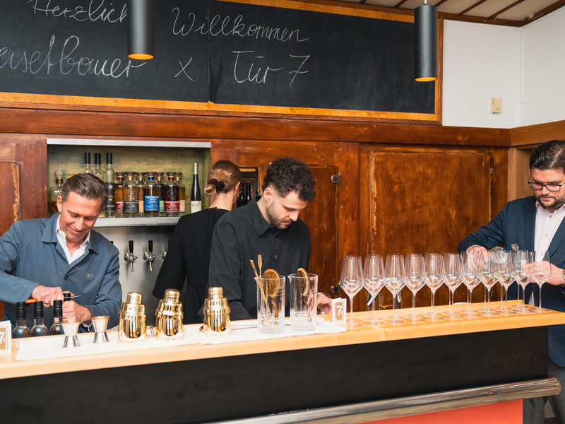 Wiener Wirtshausklassiker begleitet von Edelbrand-Drinks im »Reznicek« 