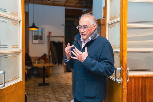 Hans Reisetbauer begleitet das sechsgängige Menü mit seinen Edelbränden.