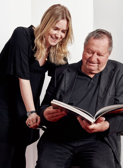 Karl Heinz Maringer mit Tochter Maxi in ihrer Galerie Maringer am Herrenplatz.