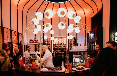 Die »Bar Campari« und das »Schwarze Kameel« machen gemeinsame Sache – unter anderem mit Negroni und dem legendären Schinkenbrot mit Kren.
