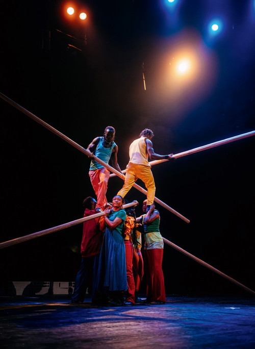Der Circus Baobab ist eine der großen Zirkusformationen Afrikas, im Festspielhaus tritt er 
zum Saisonfinale auf.