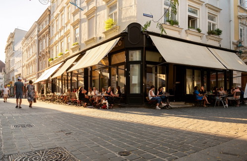 Ein Wiener Kaffeehaus in 
St. Pölten: Das »Café Schubert« ist in einer einstigen Buchhandlung zu Hause.