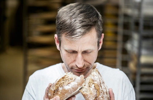 In der »Bäckerei Hager« kennt man die wichtigsten Zutaten für
gutes Brot: Liebe zum Detail, Handarbeit und viel Zeit.  
