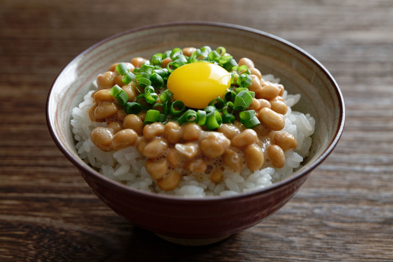 Auch das klassische  »Natto« ist ein stärkender Start in den Tag.