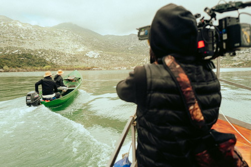 Mit Moritz Bleibtreu reist Caminada nach Montenegro.