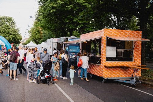 Pop-up von Walter Piller und Laura Scheybal mit dem Langos-Wagen.