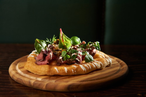 Langos mit Roastbeef »Stuwer«
