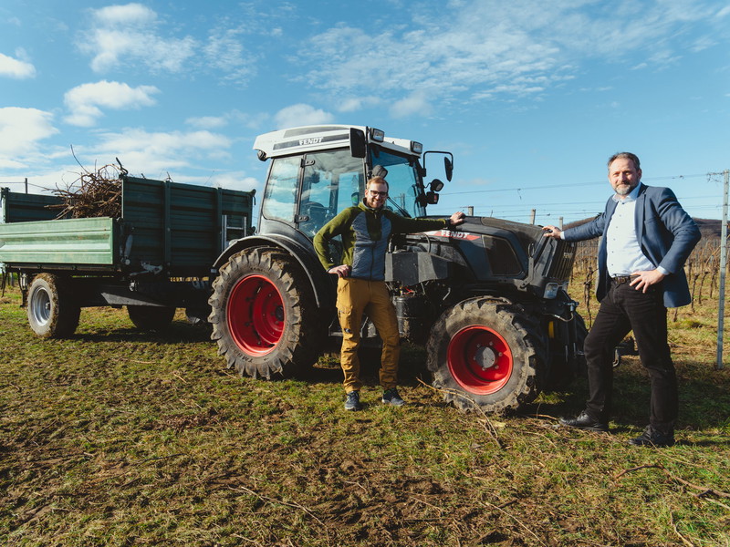 Max Schlaffer, der seit Dezember 2024 die Weingärten verantwortet, mit Peter Frei, dem Geschäftsführer vom Weingut Stift Klosterneuburg.