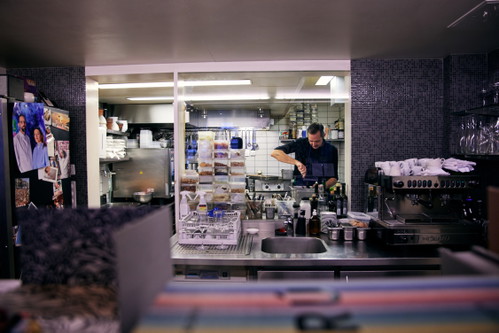 Moritz in der Küche.