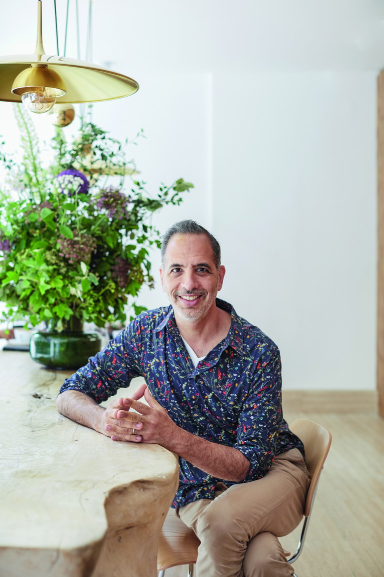 Yotam Ottolenghi, geboren 1968 in Jerusalem, ist Koch, Gastronom und Bestsellerautor. Heute lebt er mit seinem Mann und zwei Söhnen in London.