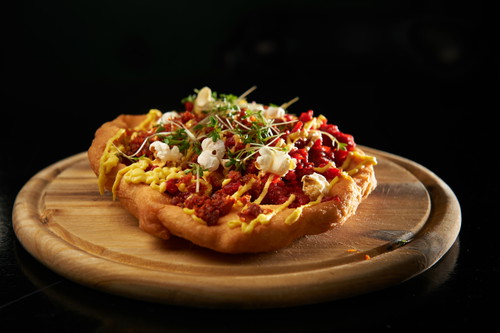 Signature Dish im »Stuwer«: Langos Beef Tatar