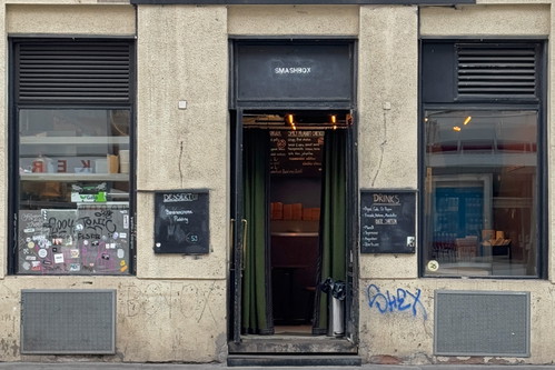 Längst wissen nicht nur Insider, dass hinter der unscheinbaren Fassade der  »Smashbox« einige der besten Burger der Stadt gebraten werden.