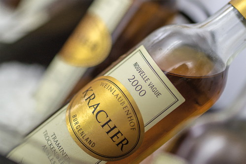 Alois Kracher entwickelte die Serie »Nouvelle Vague« mit edelsüßem Wein, der nach französischem Vorbild in kleinen Eichenfässern ausgebaut wird.