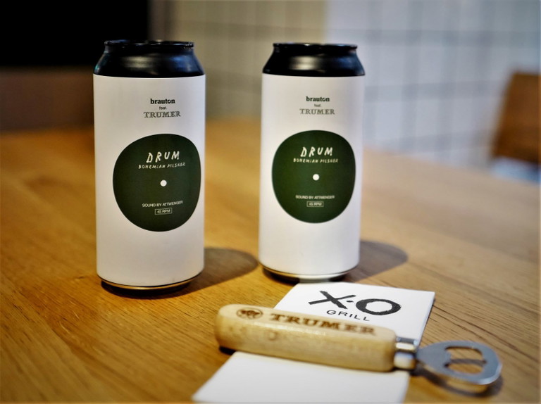 the Trumer brewery's„Brau-Ton“ uses a minimalist design for its hommage to Austrian band Attwenger. 