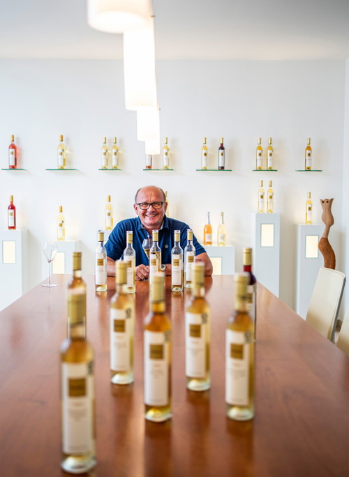 Hans Tschida vom Angerhof in Illmitz ist einer der erfolgreichsten Süßweinspezialisten des Landes und vielfacher  »Sweet Winemaker of the Year«.